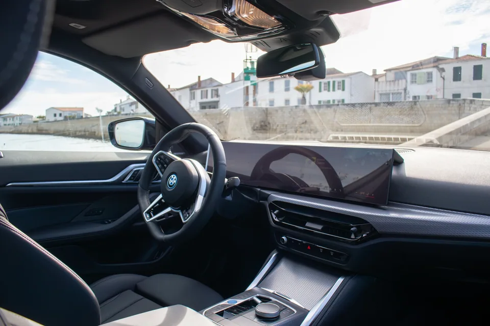 BMW I4 — photo 3