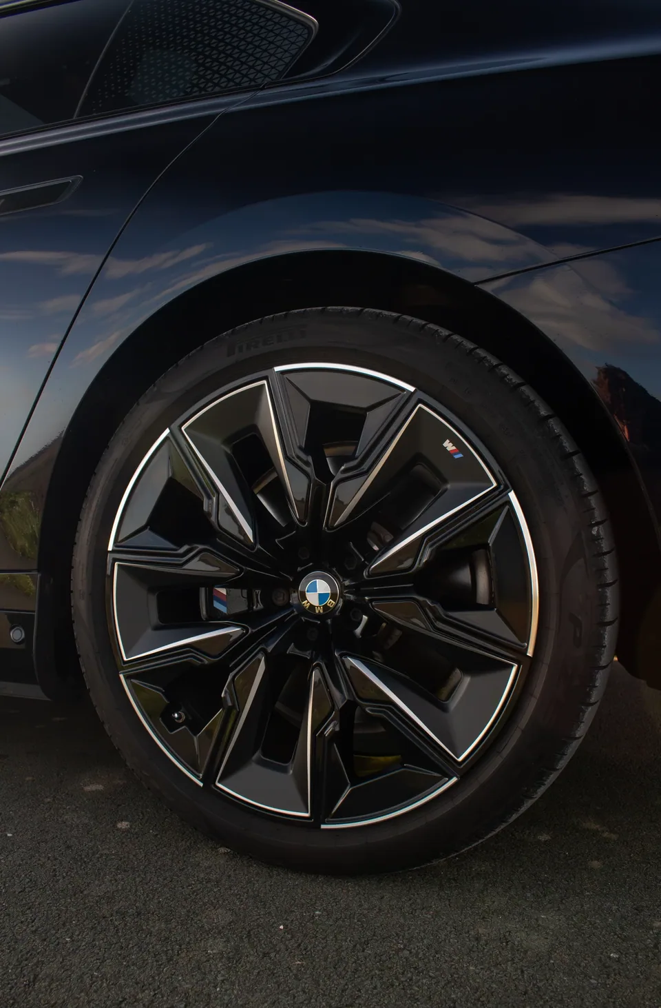 BMW i7 — photo 2