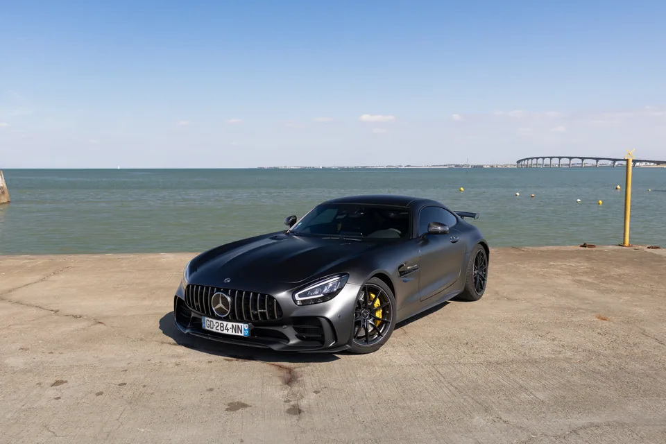 Mercedes AMG GT-R — photo 1