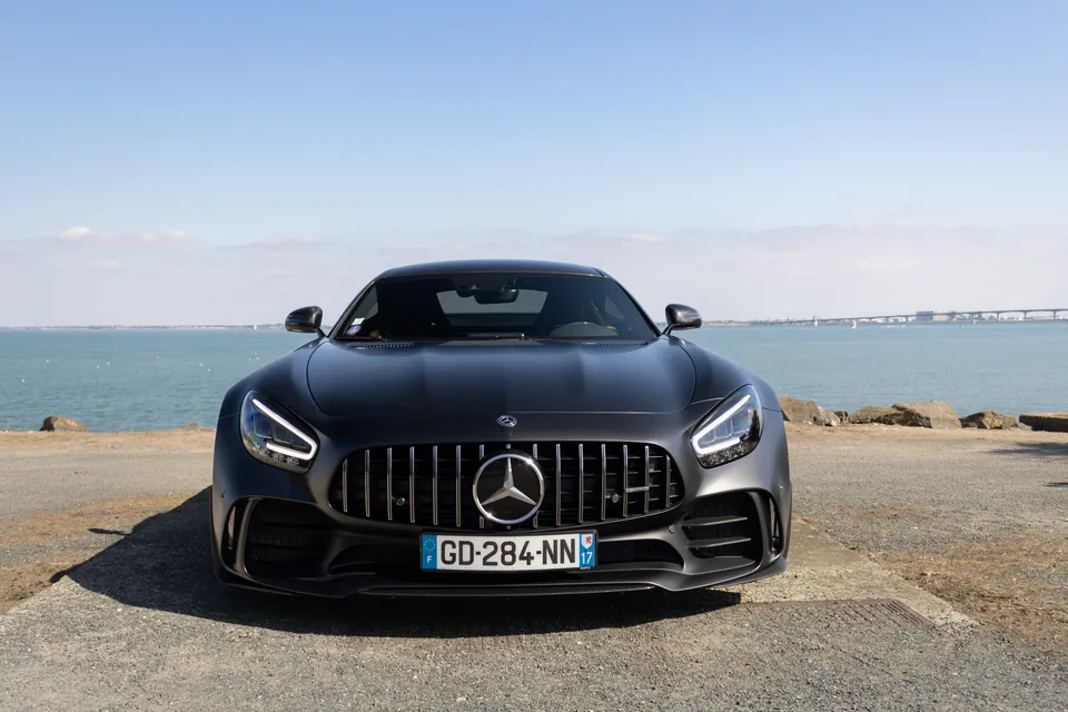 Mercedes AMG GT-R — photo 9