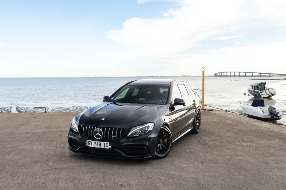 Mercedes C63 AMG — photo 1