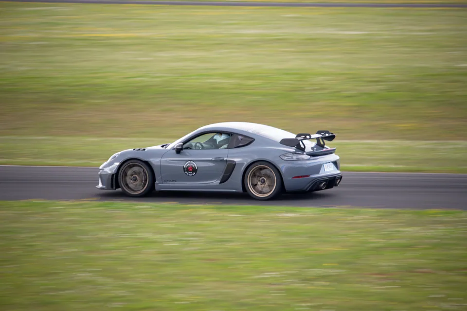 Porsche 718 Cayman GT4 RS