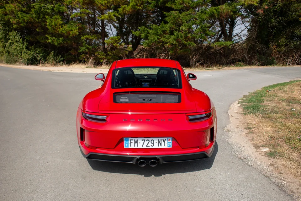 Porsche 911 GT3 Touring — photo 3